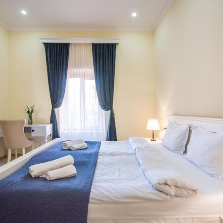 Old Town-Booking Apartment Tbilisi ภายนอก รูปภาพ