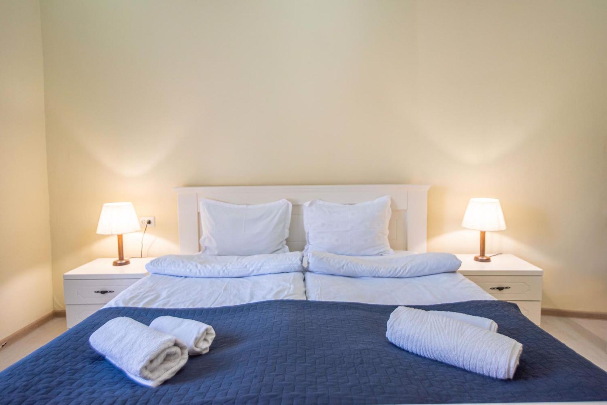 Old Town-Booking Apartment Tbilisi ภายนอก รูปภาพ